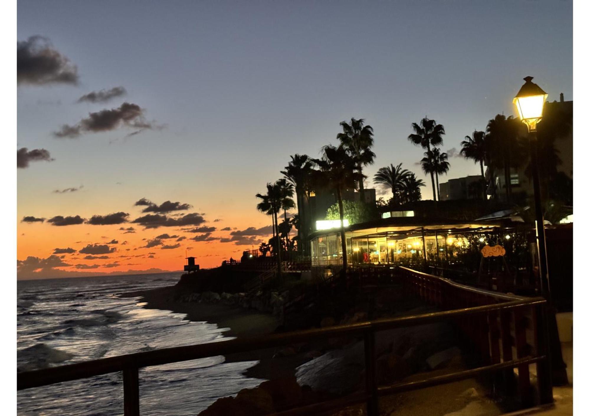 Beachfront Studio ,The View Calahonda, Panoramic Sea Views Sitio de Calahonda المظهر الخارجي الصورة