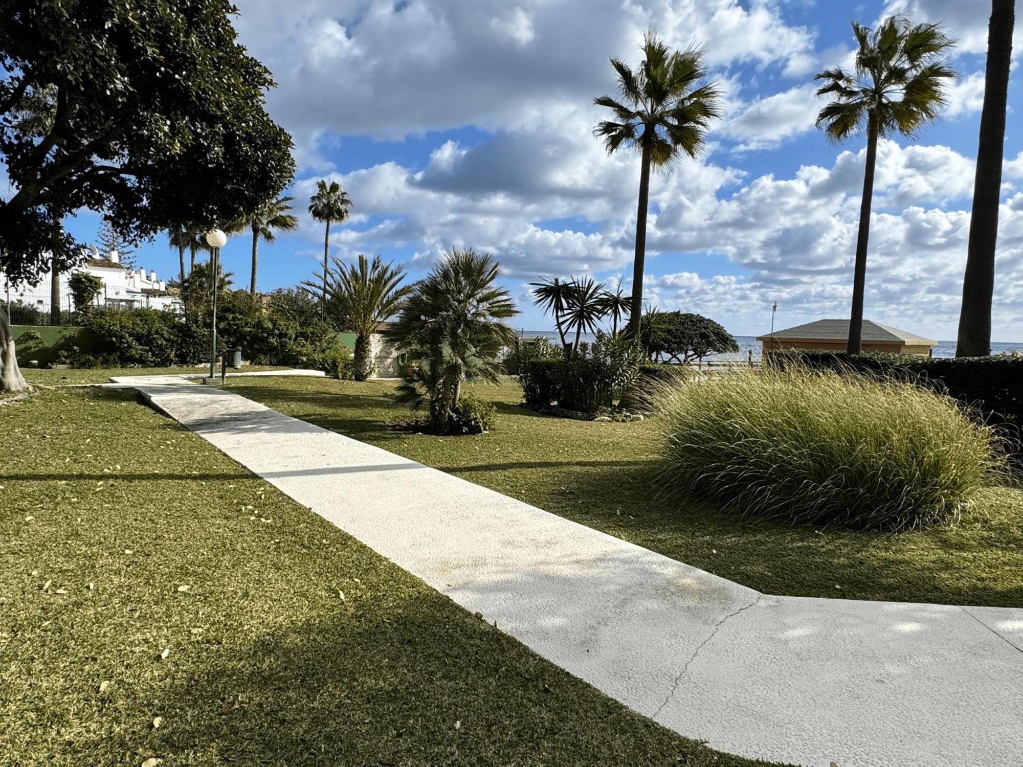 Beachfront Studio ,The View Calahonda, Panoramic Sea Views Sitio de Calahonda المظهر الخارجي الصورة