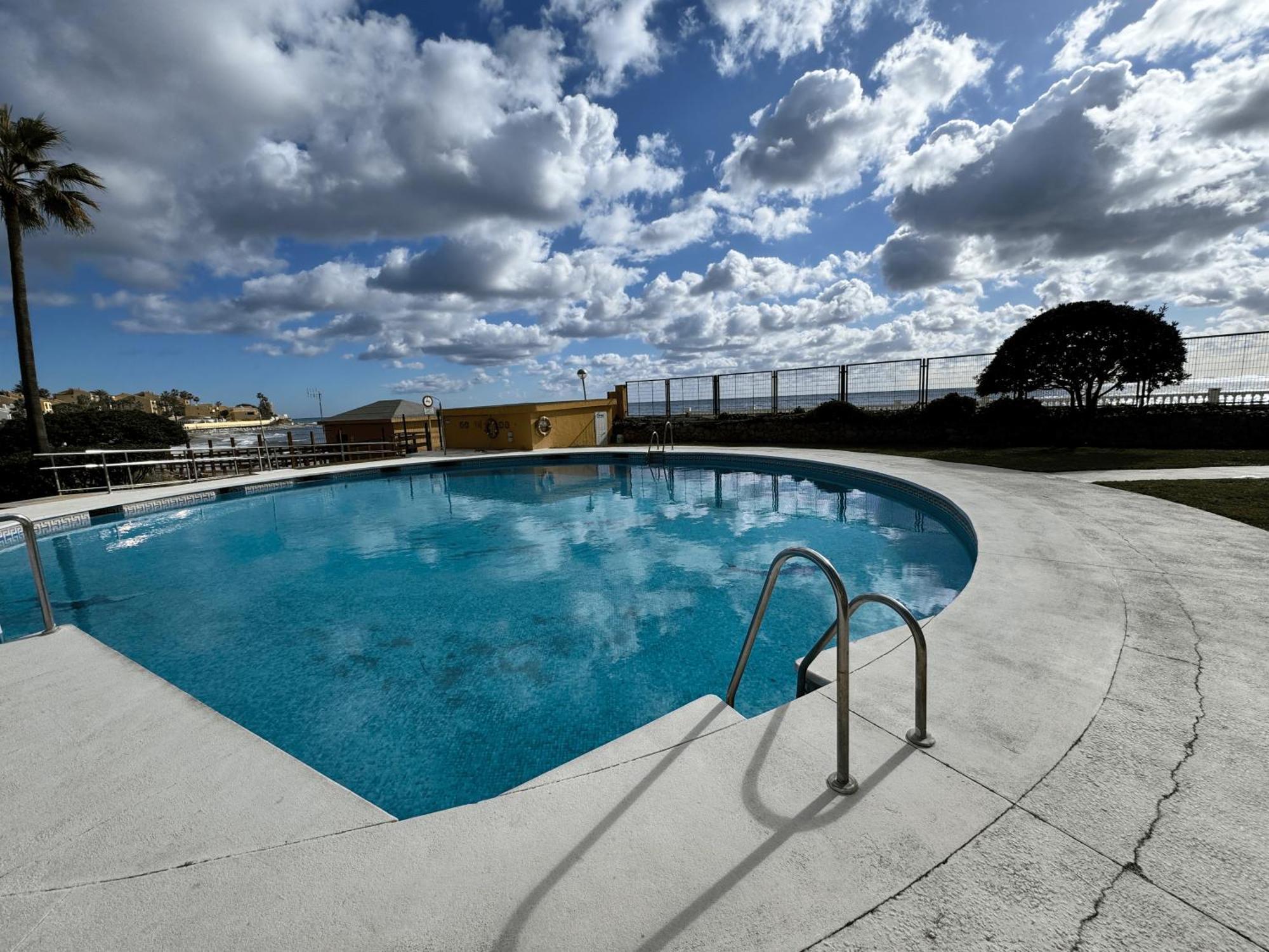 Beachfront Studio ,The View Calahonda, Panoramic Sea Views Sitio de Calahonda المظهر الخارجي الصورة