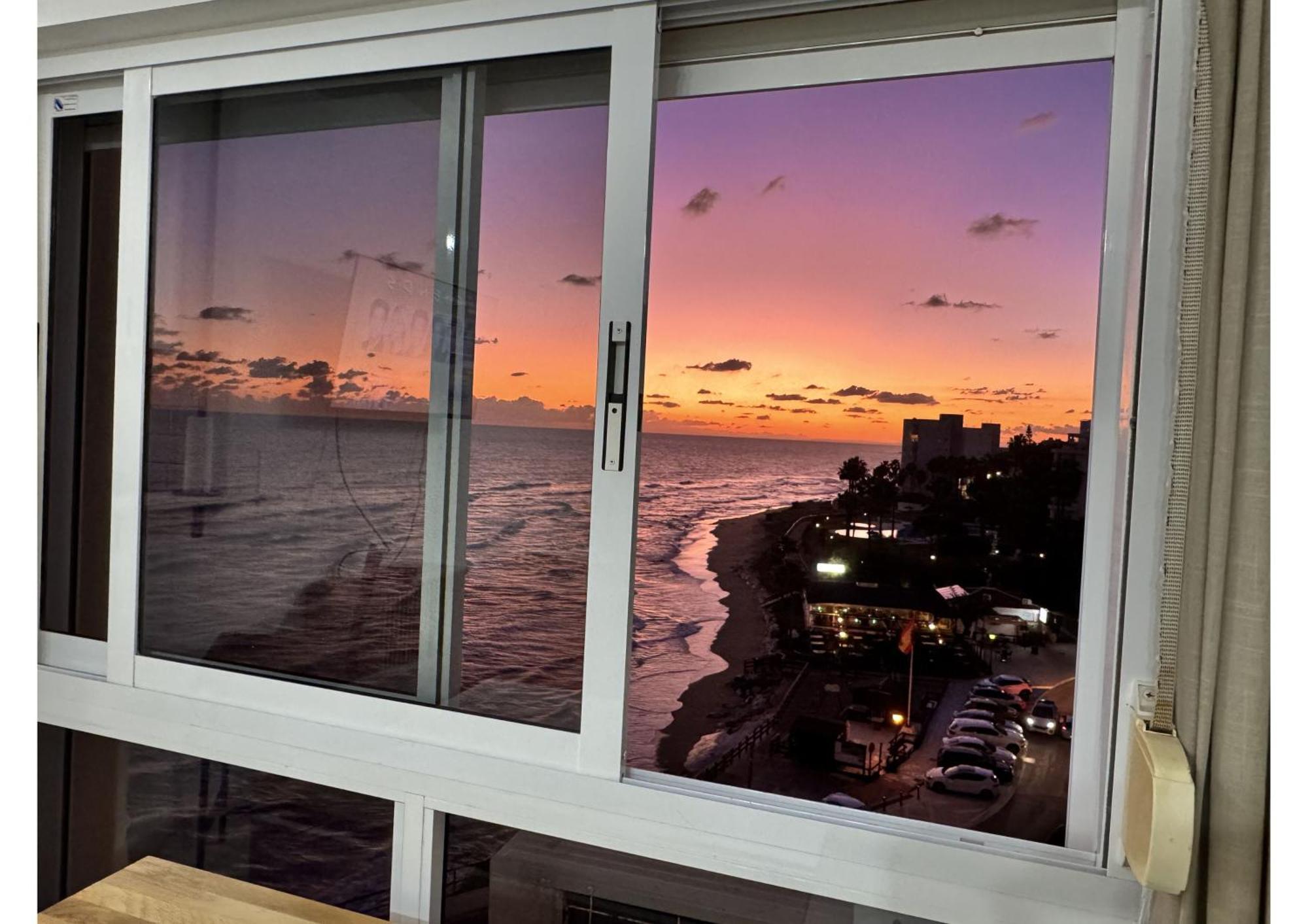 Beachfront Studio ,The View Calahonda, Panoramic Sea Views Sitio de Calahonda المظهر الخارجي الصورة