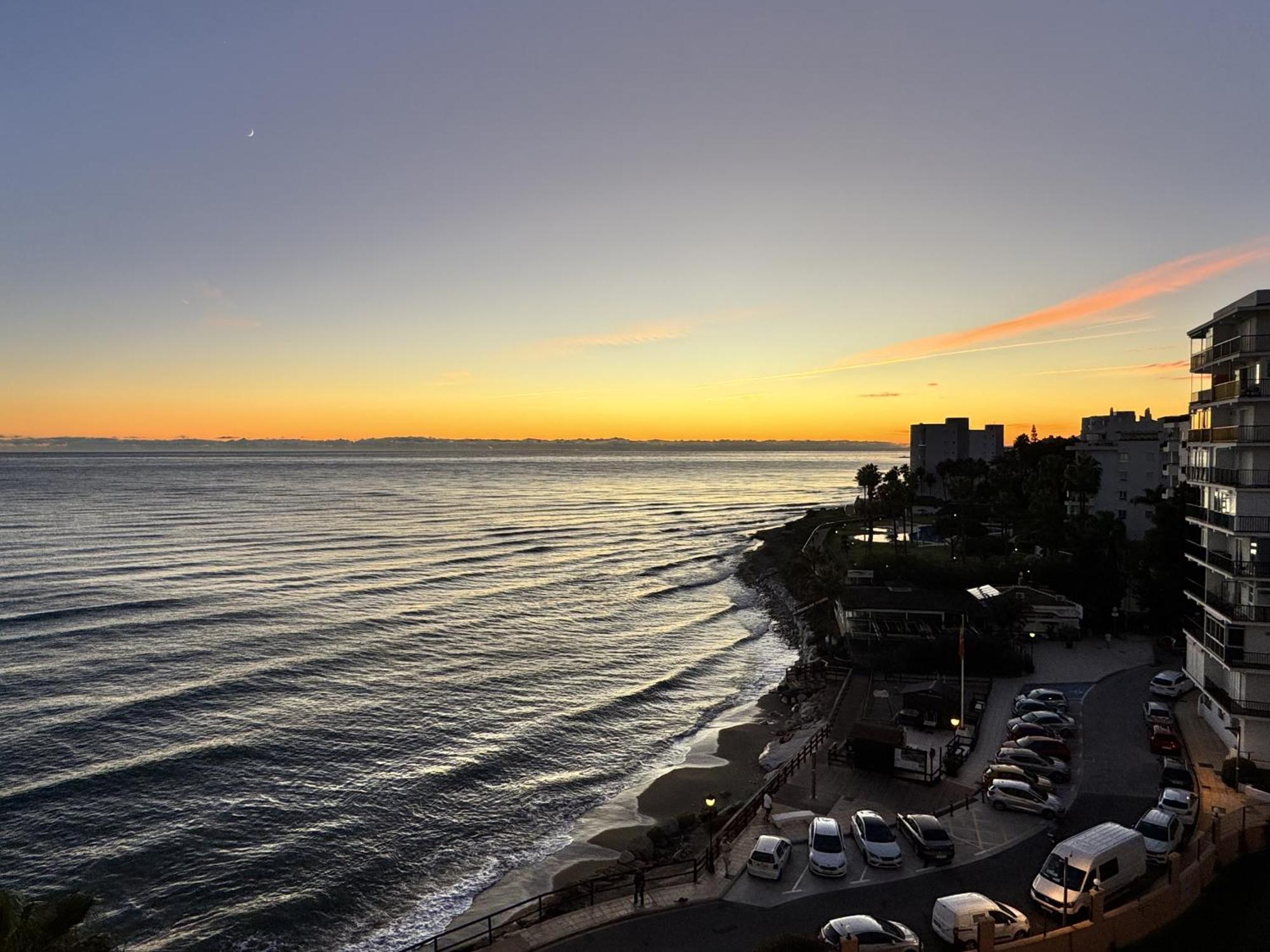 Beachfront Studio ,The View Calahonda, Panoramic Sea Views Sitio de Calahonda المظهر الخارجي الصورة