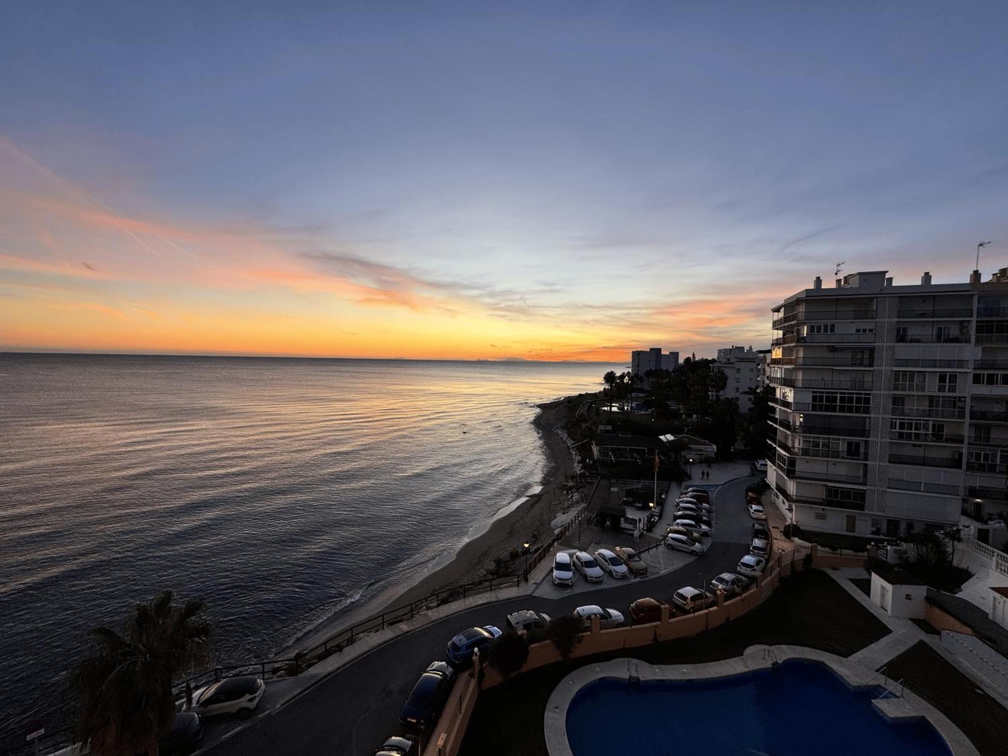 Beachfront Studio ,The View Calahonda, Panoramic Sea Views Sitio de Calahonda المظهر الخارجي الصورة