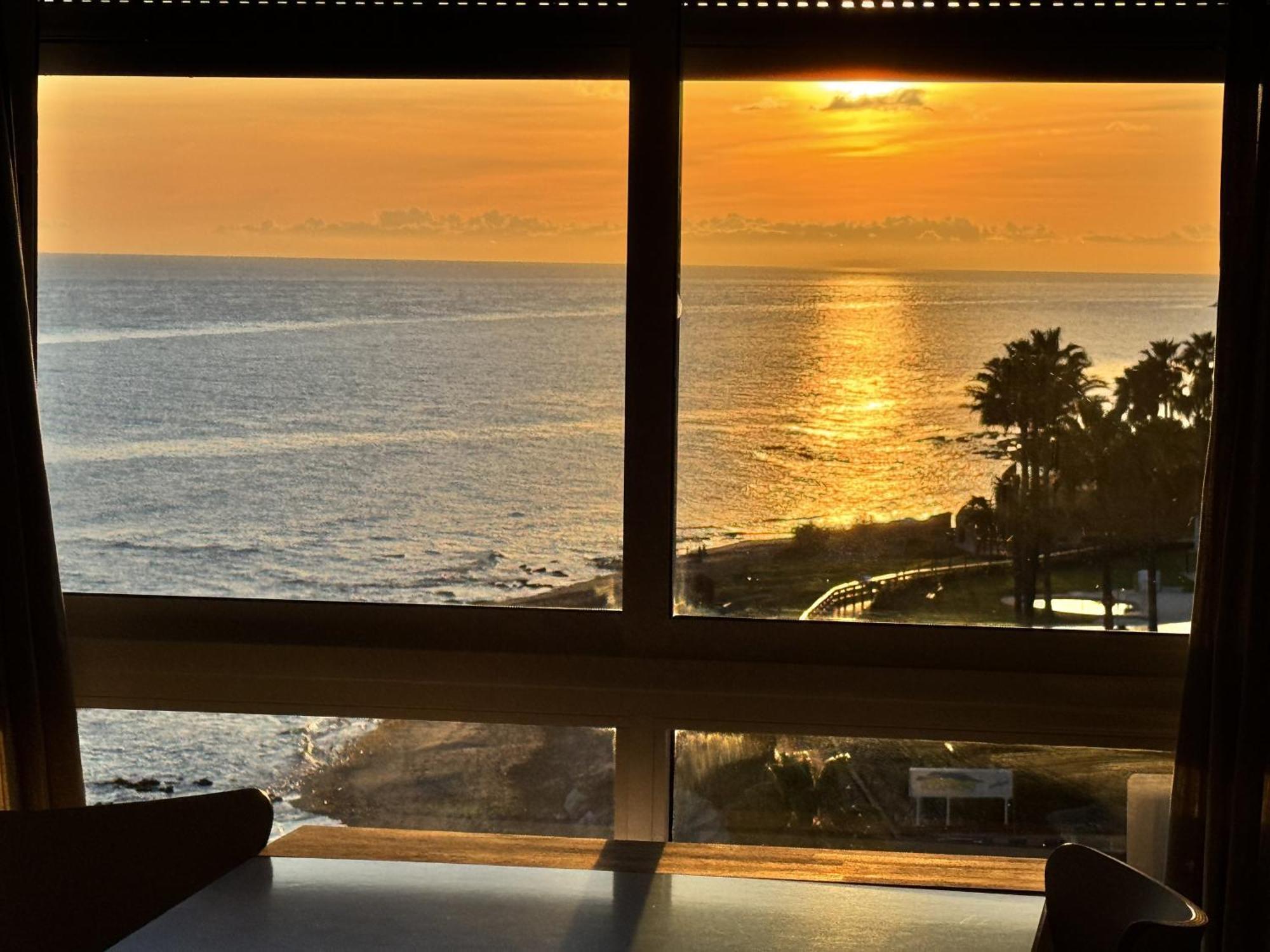 Beachfront Studio ,The View Calahonda, Panoramic Sea Views Sitio de Calahonda المظهر الخارجي الصورة