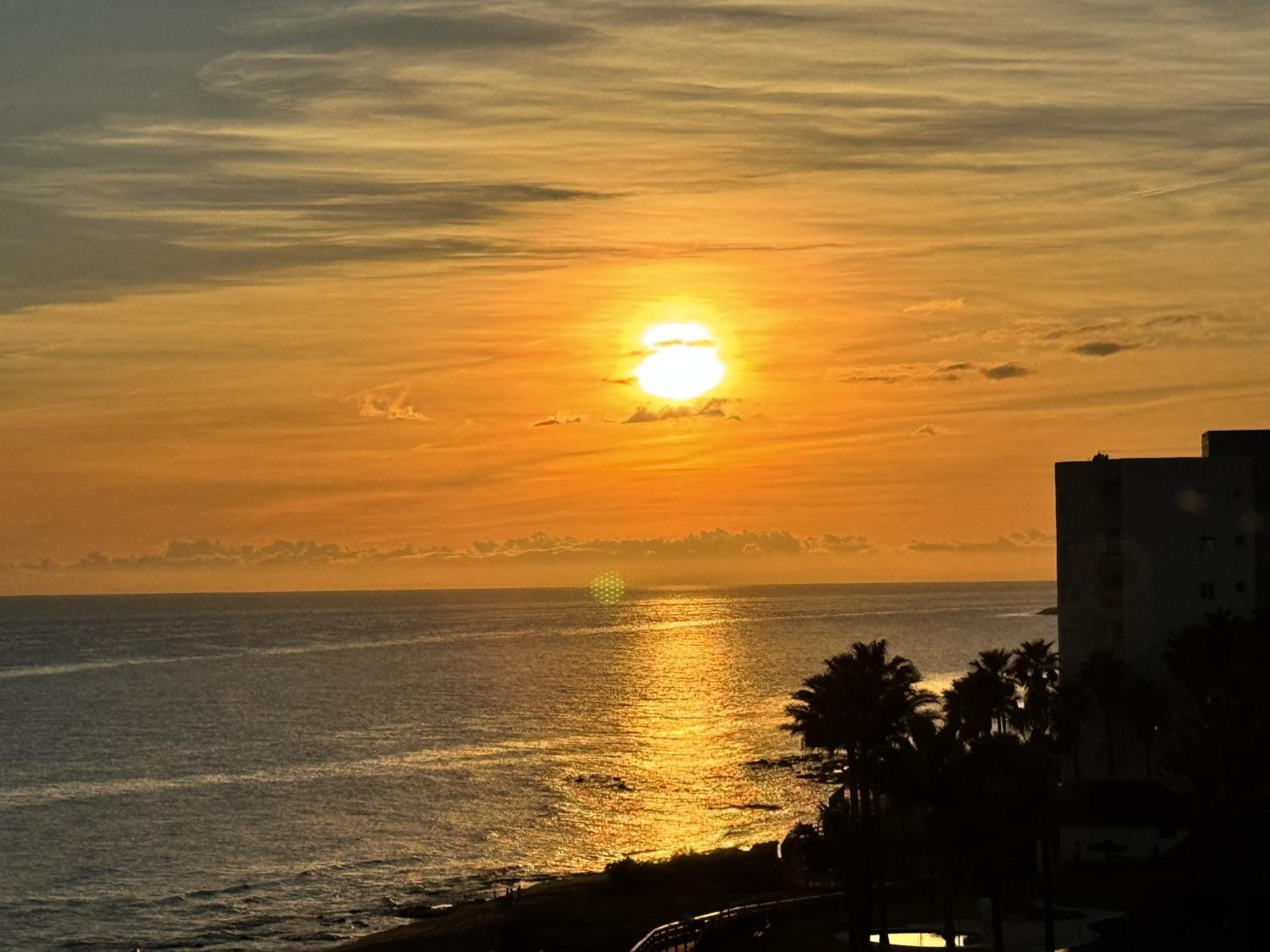 Beachfront Studio ,The View Calahonda, Panoramic Sea Views Sitio de Calahonda المظهر الخارجي الصورة