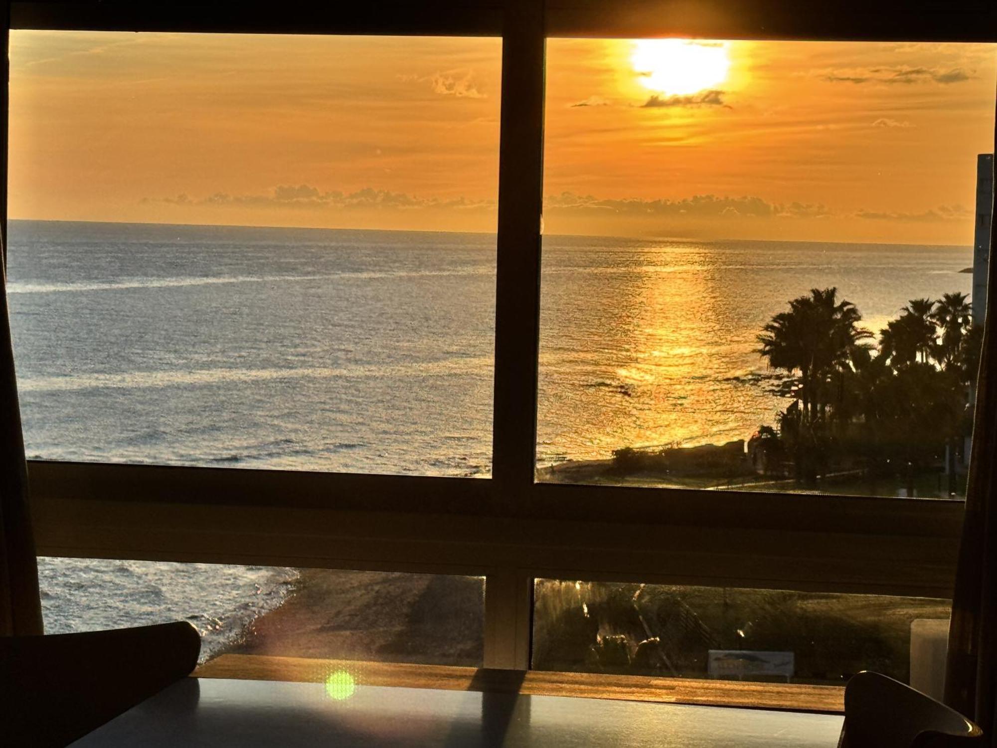 Beachfront Studio ,The View Calahonda, Panoramic Sea Views Sitio de Calahonda المظهر الخارجي الصورة